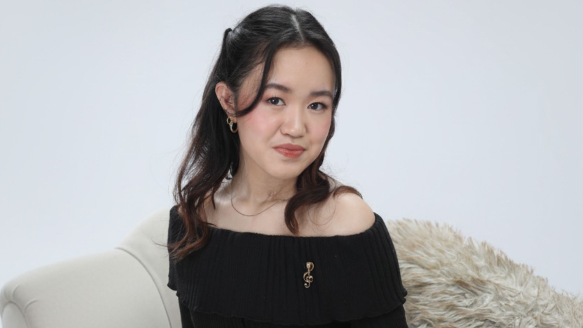 Shawn Crab Cruises On Young Love With Double Music Offering “Tago” And “Ang Labo”